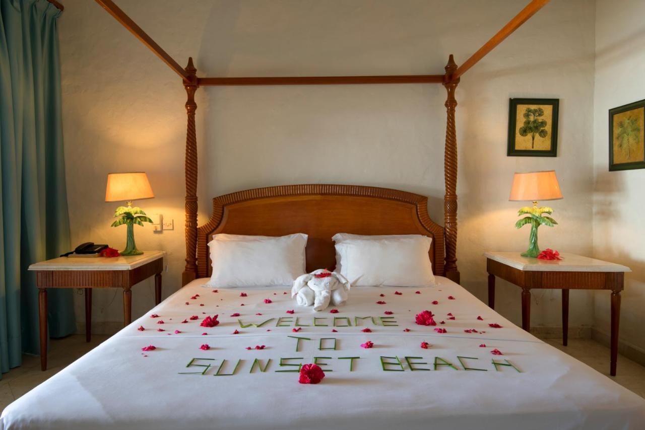 Sunset Beach Hotel Glacis  Bagian luar foto